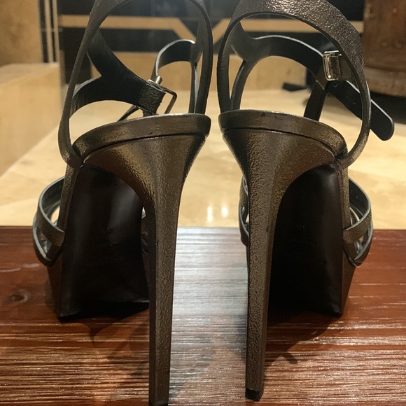 Designer shoes - Picture 3 of 5